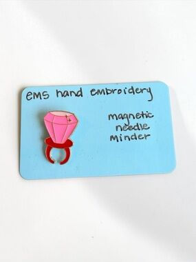 Ring Pop Magnetic Needle Minder